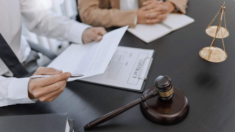 A criminal defense lawyer or trial lawyer in Michigan court with the assistant prosecuting attorney working on criminal defense cases after a free consultation with legal matters to avoid a guilty verdict in the Portage area